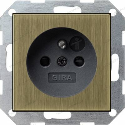 Розетка с заземляющим штифтом и с затвором (shutter) и символом GIRA ClassiX, цвет Бронза